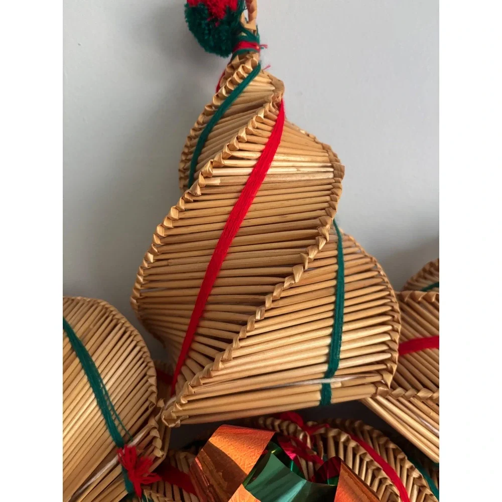 Vintage Scandanavian‎ Hand Woven Straw Christmas Wreath Star Pom Poms Bell 23